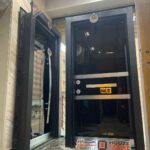 باب تركى ماركة سيليكا زجاج سيكوريت مصفح أسمر بخطين سلفر عرض مقبض قصير