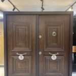 بوابة تركى ماركة REAL خشب بارز 2 حشوة بانوهات عدد 3 كالون كالى وعدد 2 كالون ضلفة متحركة مقاس 2 م  مزود بعتبة أستنلس New Edition