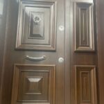بوابة تركى ماركة REAL خشب بارز 2 حشوة بانوهات عدد 3 كالون كالى وعدد 2 كالون ضلفة متحركة مقاس 1.5 م  مزود بعتبة أستنلس New Edition