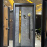 باب تركى ماركة تراست ( New Edition ) رمادى رخامى ف جولد عدد 4 كالون مقاس 1 م سنتر لوك ماركة هوك