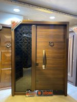 باب تركى ماركة ديمونت خشبي بنى سادة خطوط ليزر بجزء ثابت زجاج سيكوريت وحديد فورفورجية عدد 5 كالون كالى سنتر لوك مقاس 160 سم
