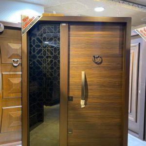 باب تركى ماركة ديمونت خشبي بنى سادة خطوط ليزر بجزء ثابت زجاج سيكوريت وحديد فورفورجية عدد 5 كالون كالى سنتر لوك مقاس 160 سم