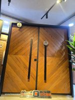 ⁦بوابة تركى ماركة سيليكا العالمية Cel.Ka خشب بيتش باين طبيعى كالون مركزى سنتر لوك ماركة كالى العالمية وعدد 2 كالون ضلفة متحركة مقاس 2 م مزود بعتبة أستنلس 304 أصلي⁩ - الصورة ⁦3⁩