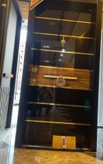 باب تركى ماركة سيليكا العالمية - Cel.ka هاى جلوس أسمر أكريليك لامع ف خشبي كوالين كالى سنتر لوك كامل مقاس 1 م