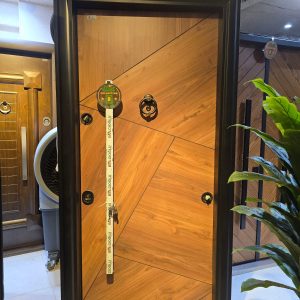 باب تركى أستيراد بضمان هاوز ستور خشبي قص وسيدا عشوائى عدد 4 كالون هوك مقاس 1م - حلق مجسم بار خارجى