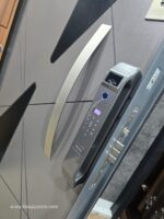 ⁦باب تركى ماركة ديمونت ( سمارت لوك - Smart Lock ) جراى عشوائى ف أسمر Mobile App مقاس 1 م - New Edition⁩ - الصورة ⁦3⁩