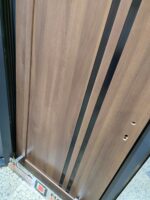 ⁦باب غرفة تركى مستورد حلق أكريليك - بنى 2 شريط أسمر تصميم أوكرانى متميز أورجينال pvc مزود بمسامير تجميع بختم صناعة تركية⁩ - الصورة ⁦2⁩